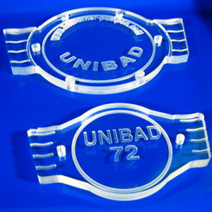 Unibad-Logo als Fräsgravur auf Acrylglas