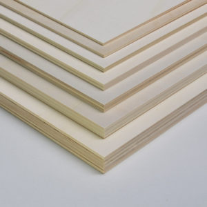 Exakter Plattenzuschnitt aus Pappelsperrholz